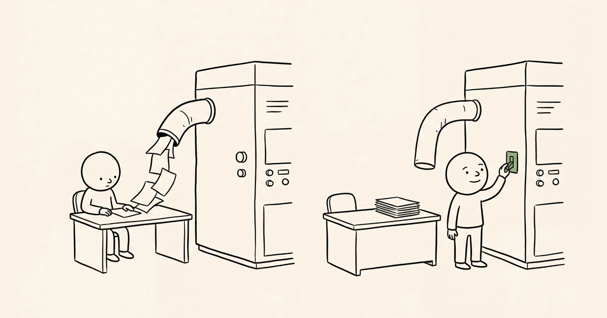 Split-panel-illustration: till vänster suger ett rör papper från en persons skrivbord in i en stor maskin, till höger har samma person stängt av strömbrytaren på maskinen och pappren ligger kvar orörda på skrivbordet